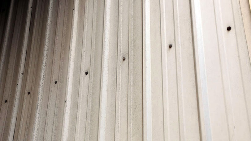 青島啤酒廠彩涂鋼板 采用的是普通PE，顏色為白灰